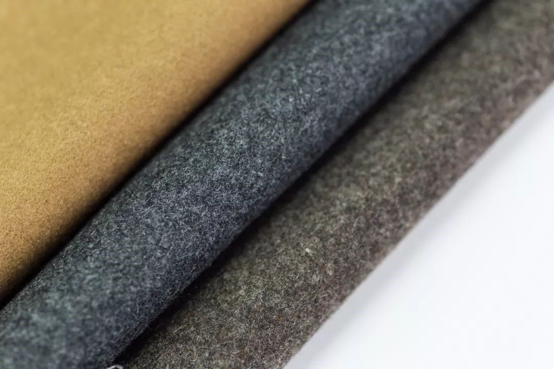 長(zhǎng)沙炭河服飾有限公司,長(zhǎng)沙西服定制公司,工作服定制,沖鋒衣定制,T恤定制