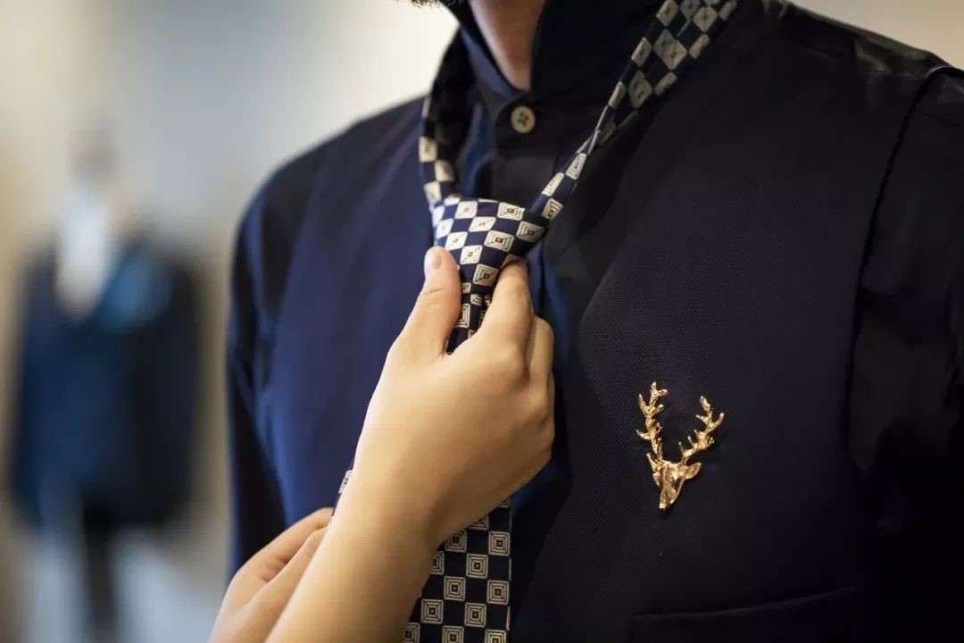 長(zhǎng)沙炭河服飾有限公司,長(zhǎng)沙西服定制公司,工作服定制,沖鋒衣定制,T恤定制